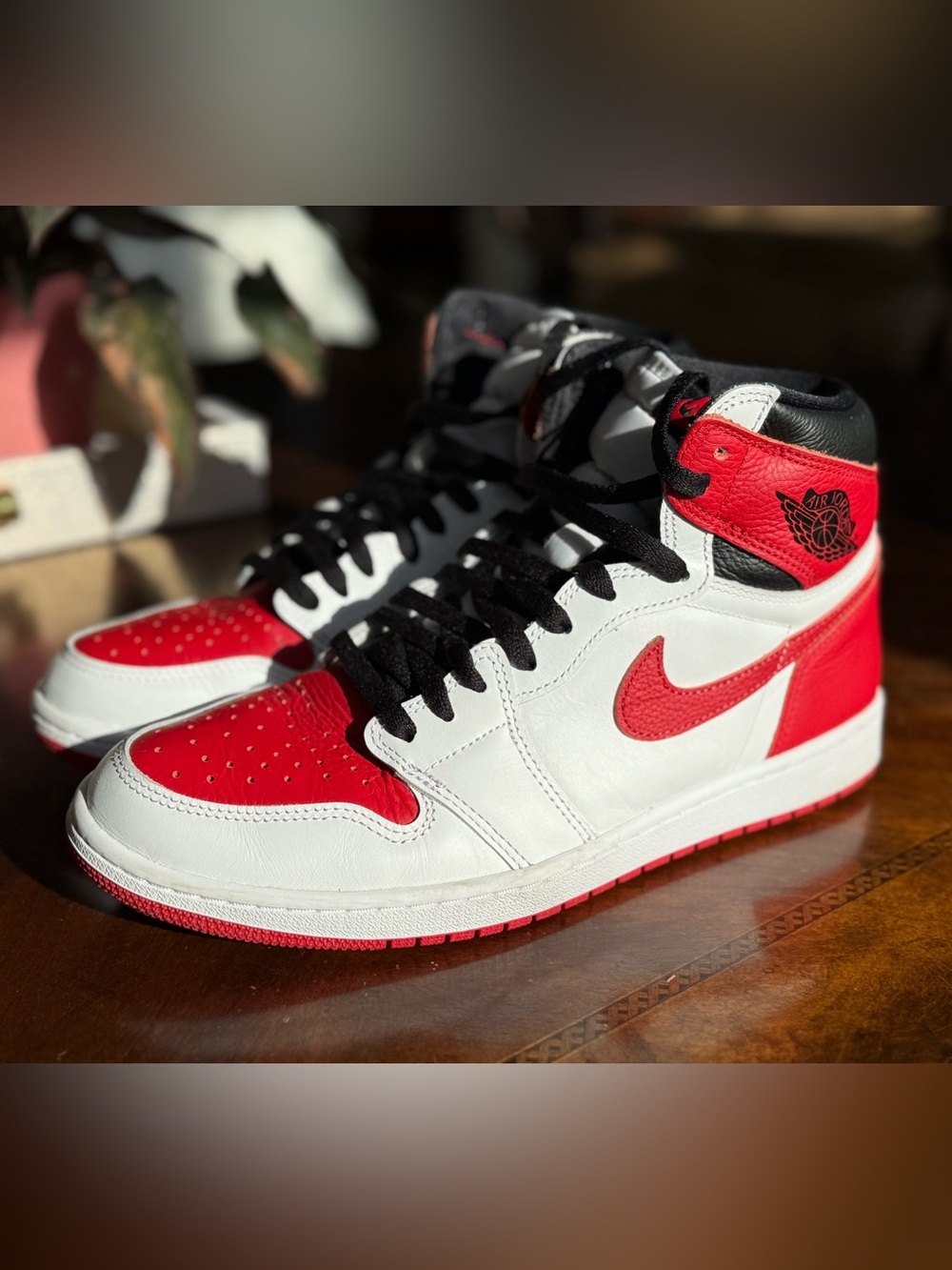 Air Jordan 1 Retro Nike Red White Black High-Top Sneakers